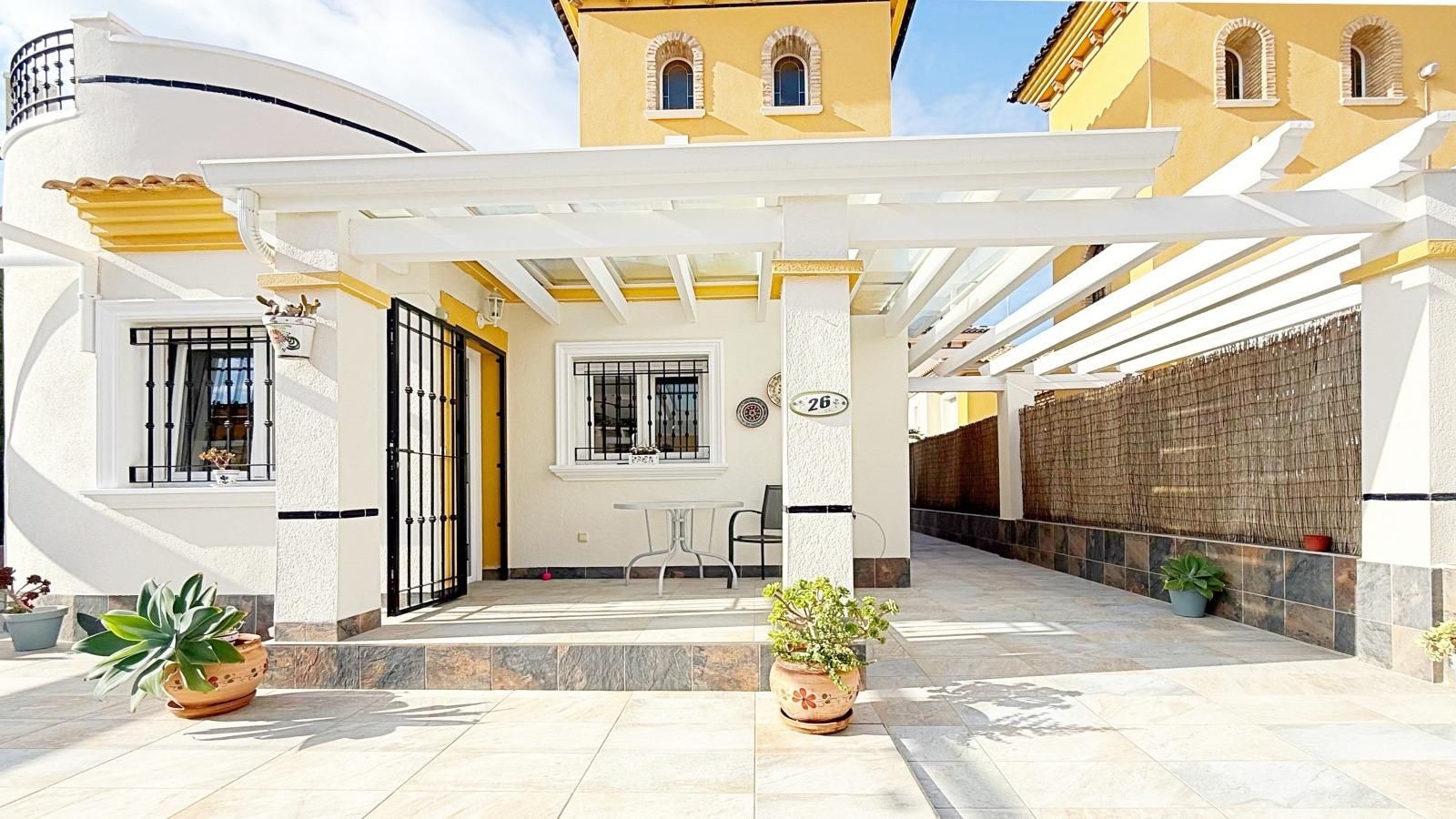 Jardí de Casa o xalet en venda en Orihuela amb Jardí privat i Piscina comunitària