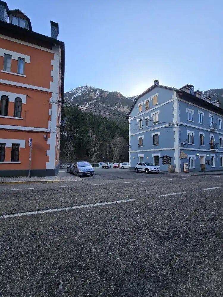 Parking de Dúplex en venta en Canfranc con Calefacción y Trastero