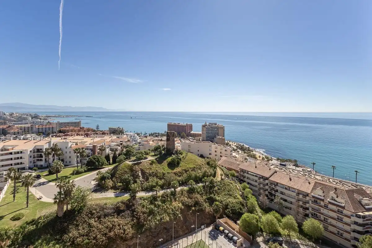 Vista exterior de Pis en venda en Benalmádena amb Aire condicionat, Terrassa i Traster