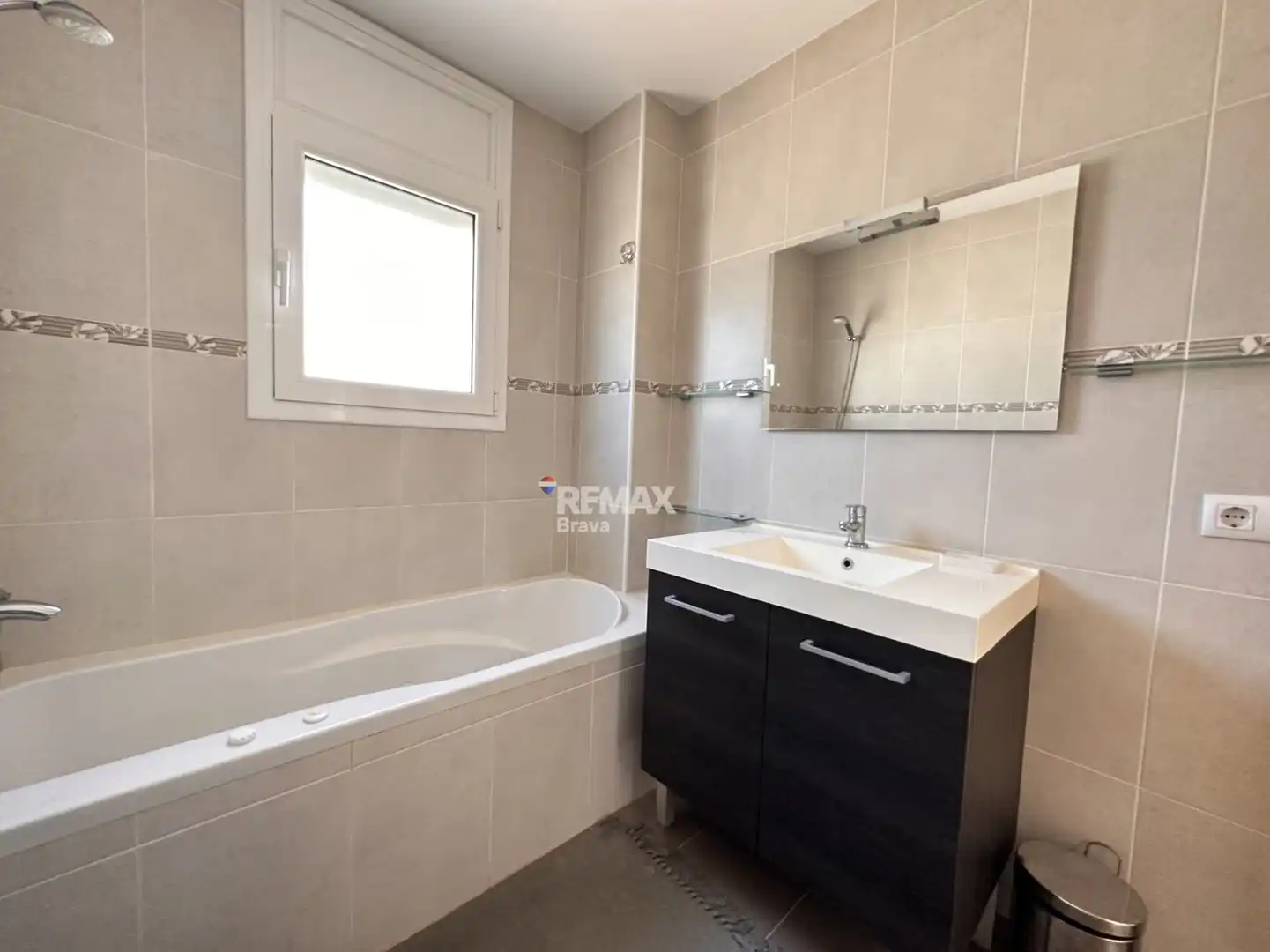 Bany de Casa o xalet en venda en Roses amb Aire condicionat, Jardí privat i Piscina