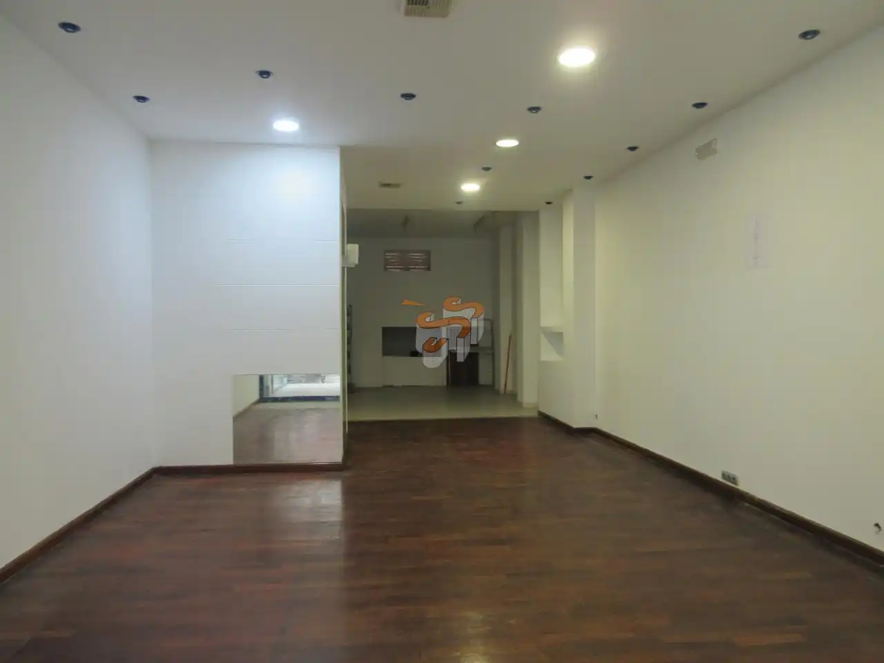Locale commerciale in affitto a Centro