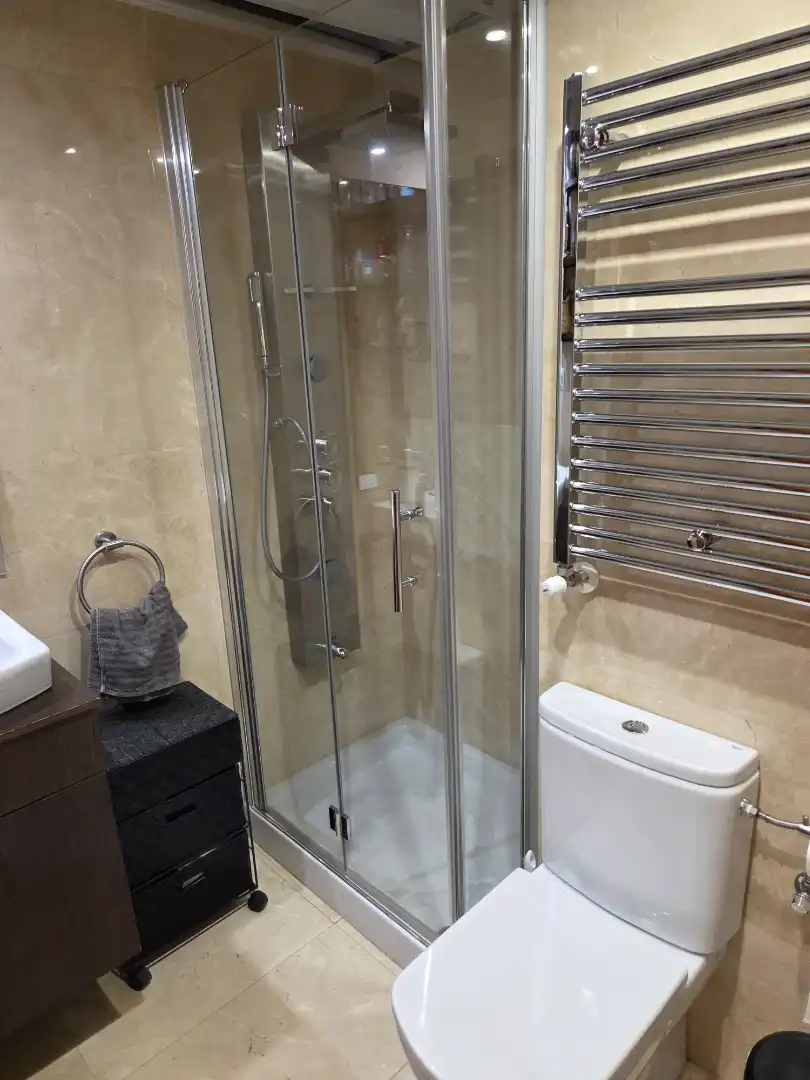 Badezimmer von Wohnung zum Verkauf in Vilafranca del Penedès mit Klimaanlage, Heizung und Parkett
