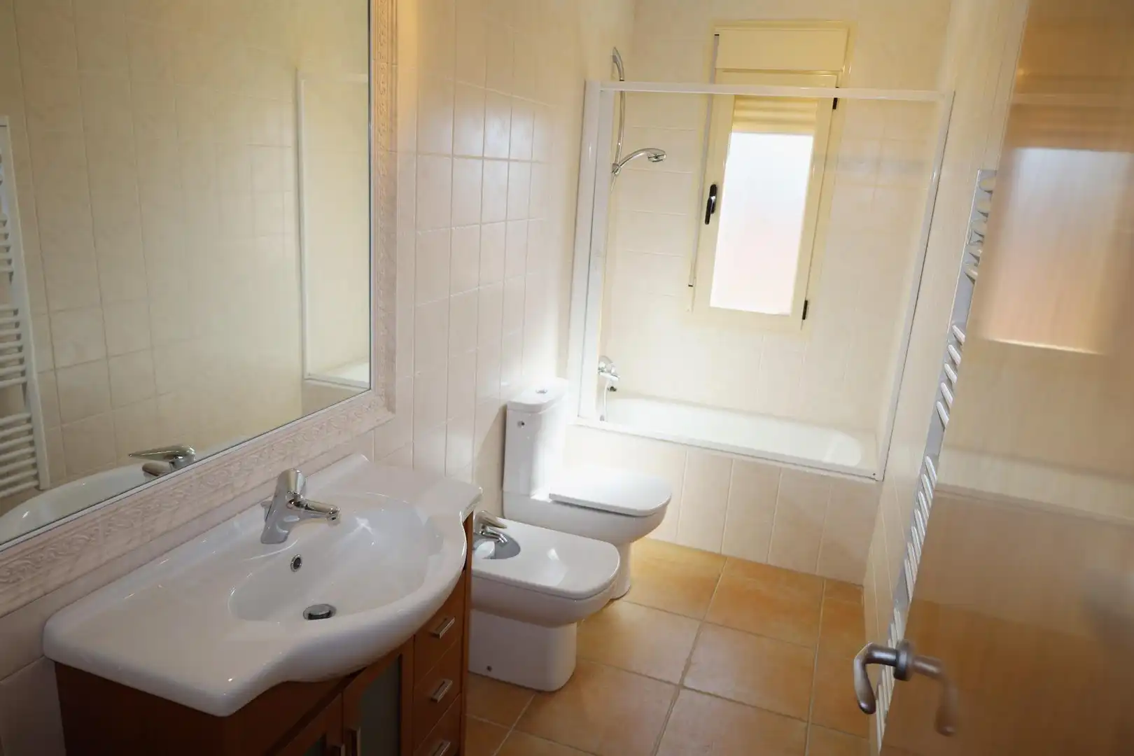 Bathroom of Houses for sale in Híjar  with Air Conditioner, Heating and Terrace