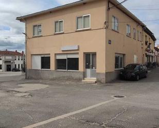 Vista exterior de Casa o xalet en venda en Alaraz amb Calefacció, Terrassa i Moblat