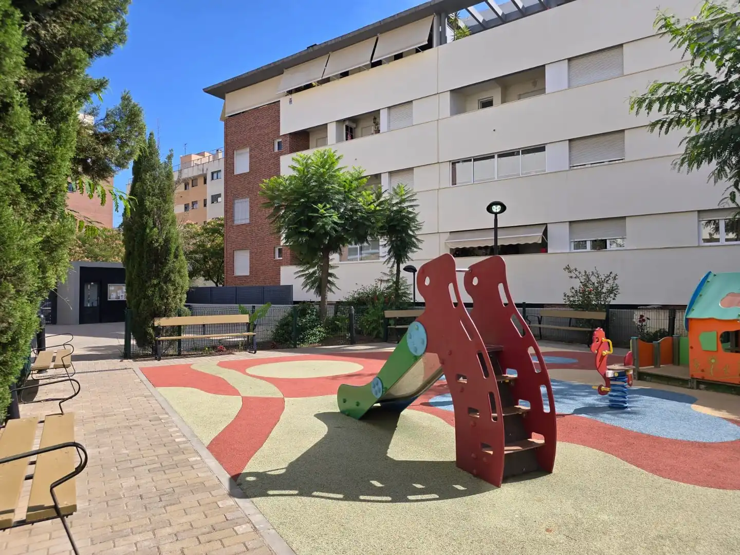 Vista exterior de Pis en venda en Mairena del Aljarafe amb Aire condicionat i Terrassa