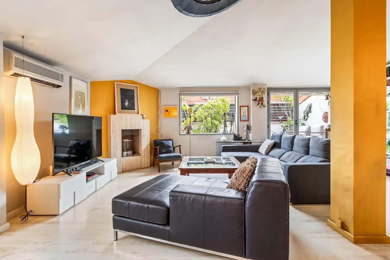 Sala d'estar de Apartament en venda en Sant Joan Despí amb Aire condicionat i Piscina comunitària