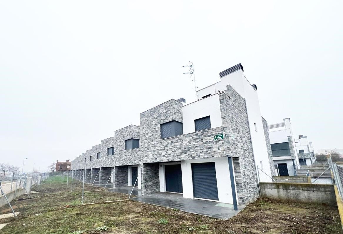 Exterior view of House or chalet for sale in Arroyo de la Encomienda  with Heating, Private garden and Terrace