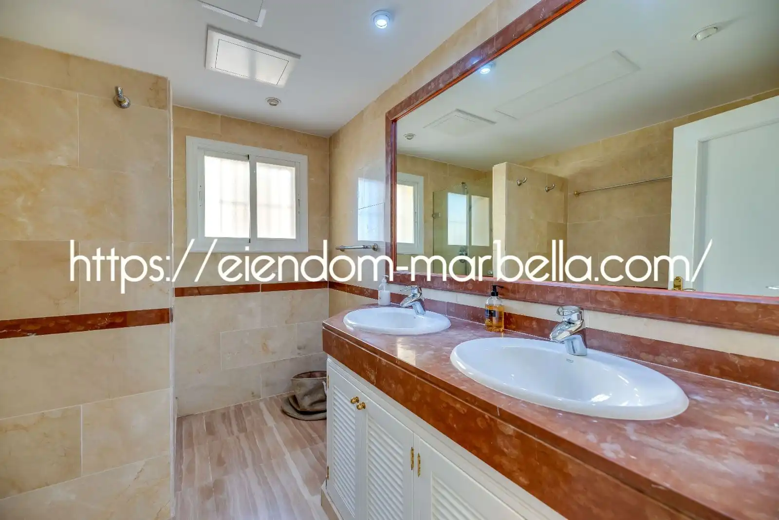 Baño de Apartamento en venta en Marbella con Aire acondicionado, Calefacción y Terraza