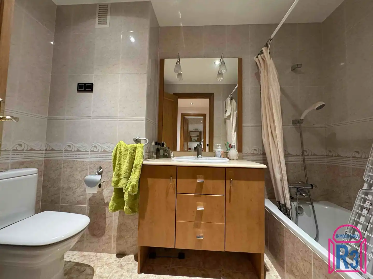 Baño de Piso en venta en León Capital  con Calefacción, Terraza y Trastero