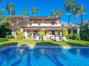 Villa con piscina in vendita a Calle Magnolia