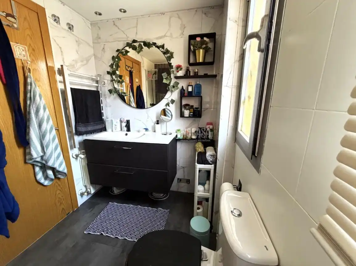 Badezimmer von Wohnung zum Verkauf in Villalbilla mit Privatgarten und Schwimmbad
