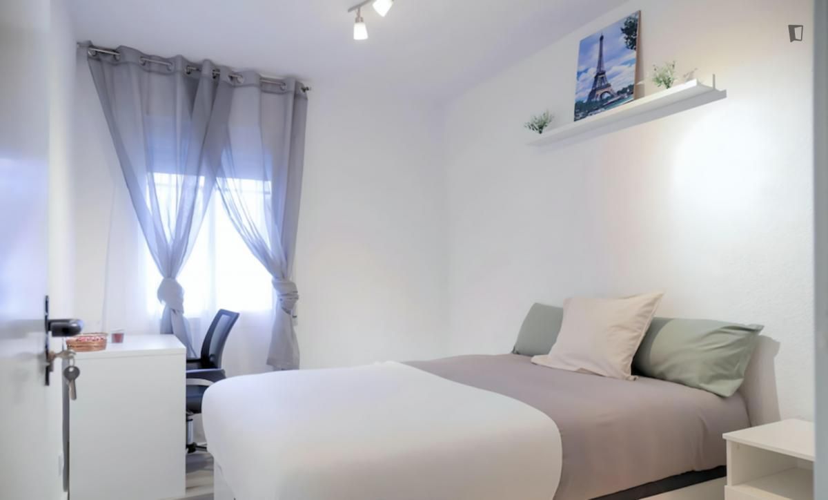 Apartment to share in Almendrales