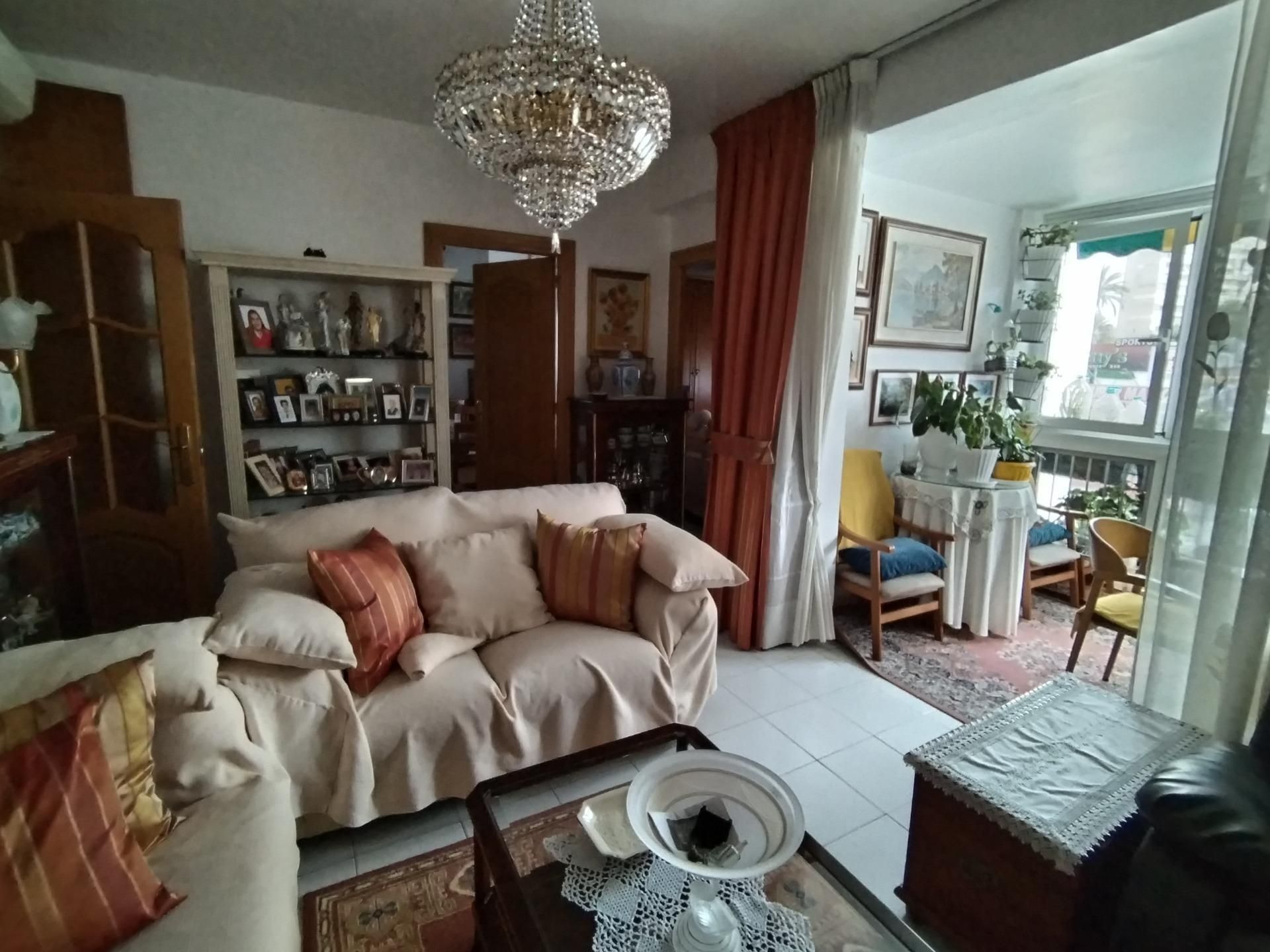 Sala d'estar de Pis en venda en Benidorm amb Aire condicionat, Calefacció i Jardí privat