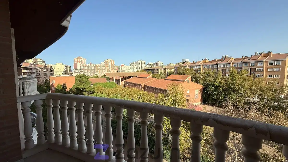 Außenansicht von Wohnung zur Miete in Murcia mit Abstellraum, Möbliert und Waschmaschine