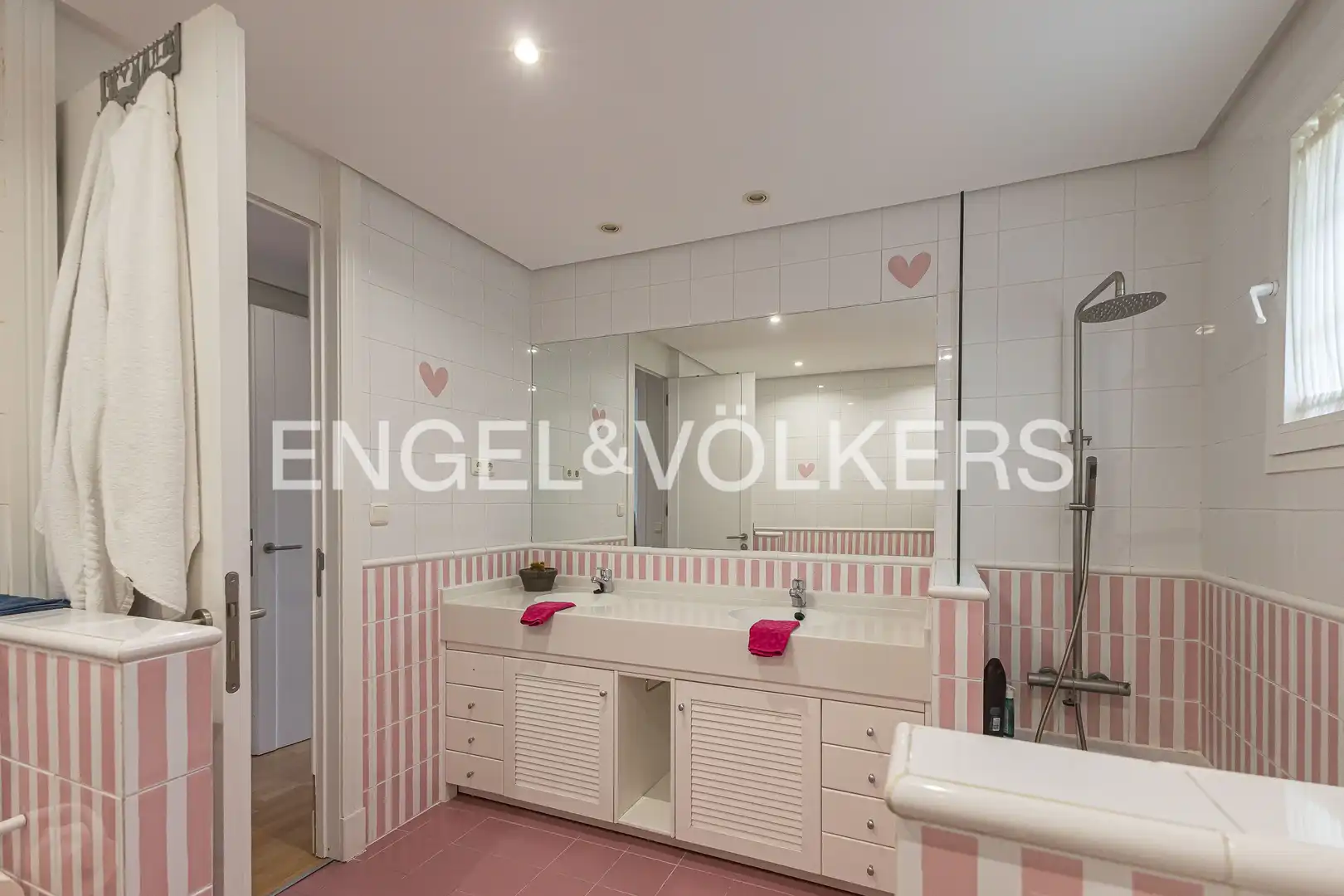 Baño de Casa o chalet en venta en Boadilla del Monte con Aire acondicionado, Calefacción y Jardín privado