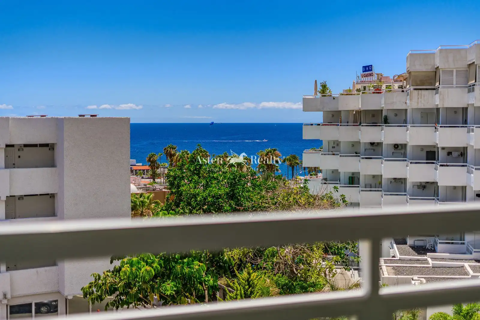 Vista exterior de Apartament en venda en Adeje amb Terrassa, Piscina i Moblat