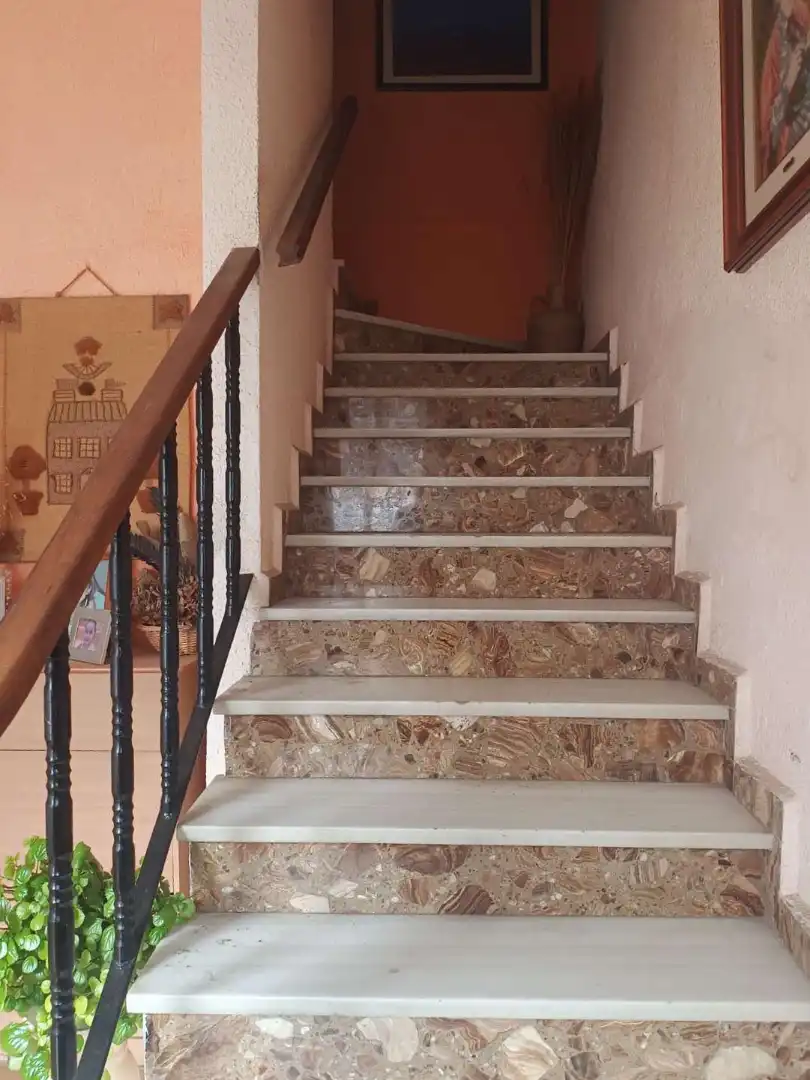 Casa o xalet en venda en Venta del Moro amb Terrassa, Traster i Moblat
