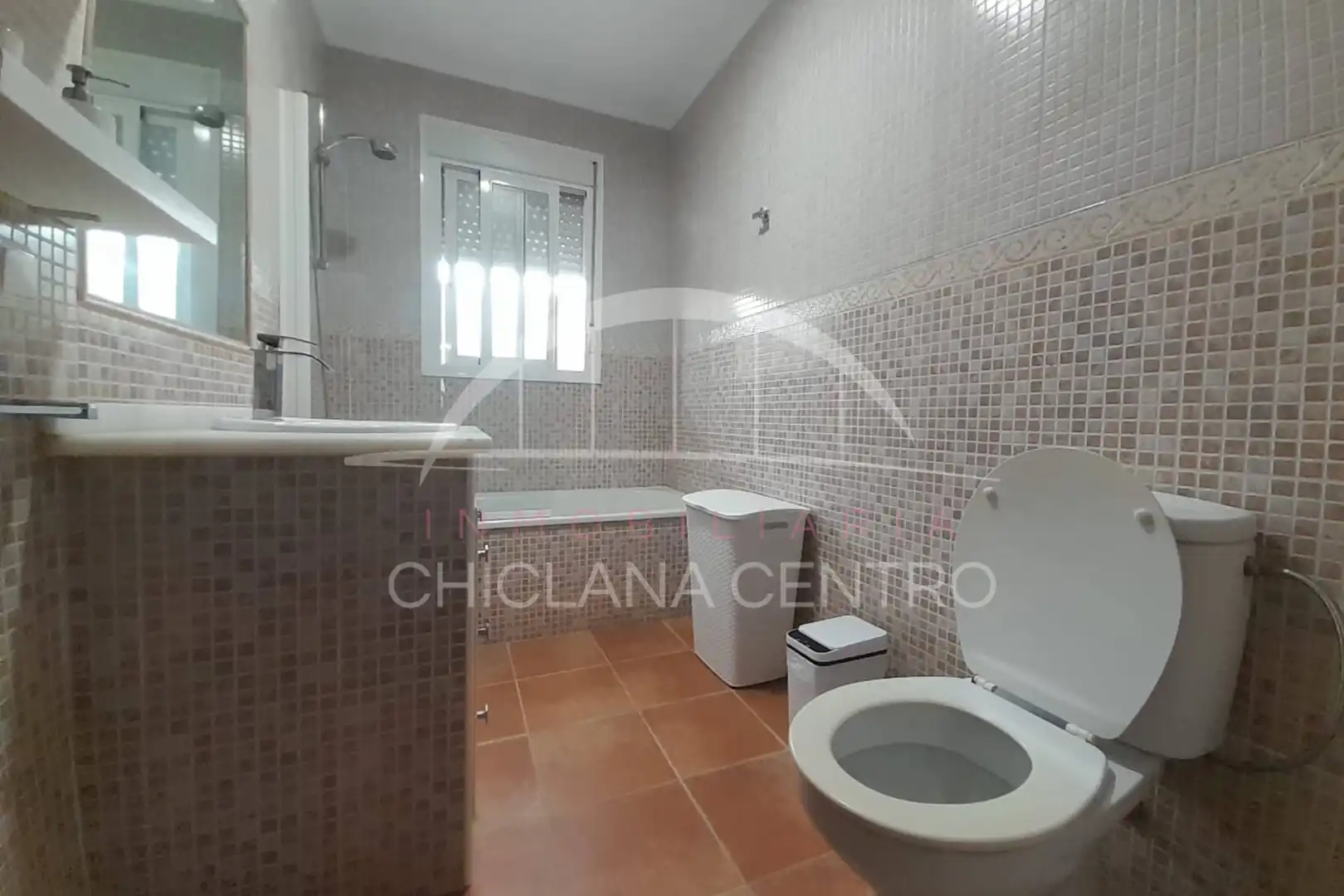 Bany de Casa o xalet en venda en Chiclana de la Frontera amb Jardí privat, Traster i Piscina