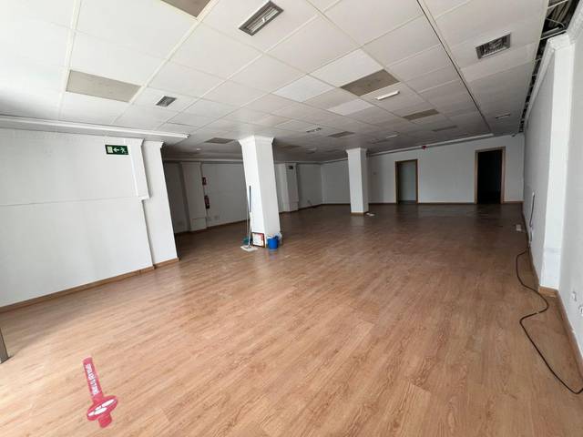 Local comercial en Alquiler en  MOYA en San Fernando