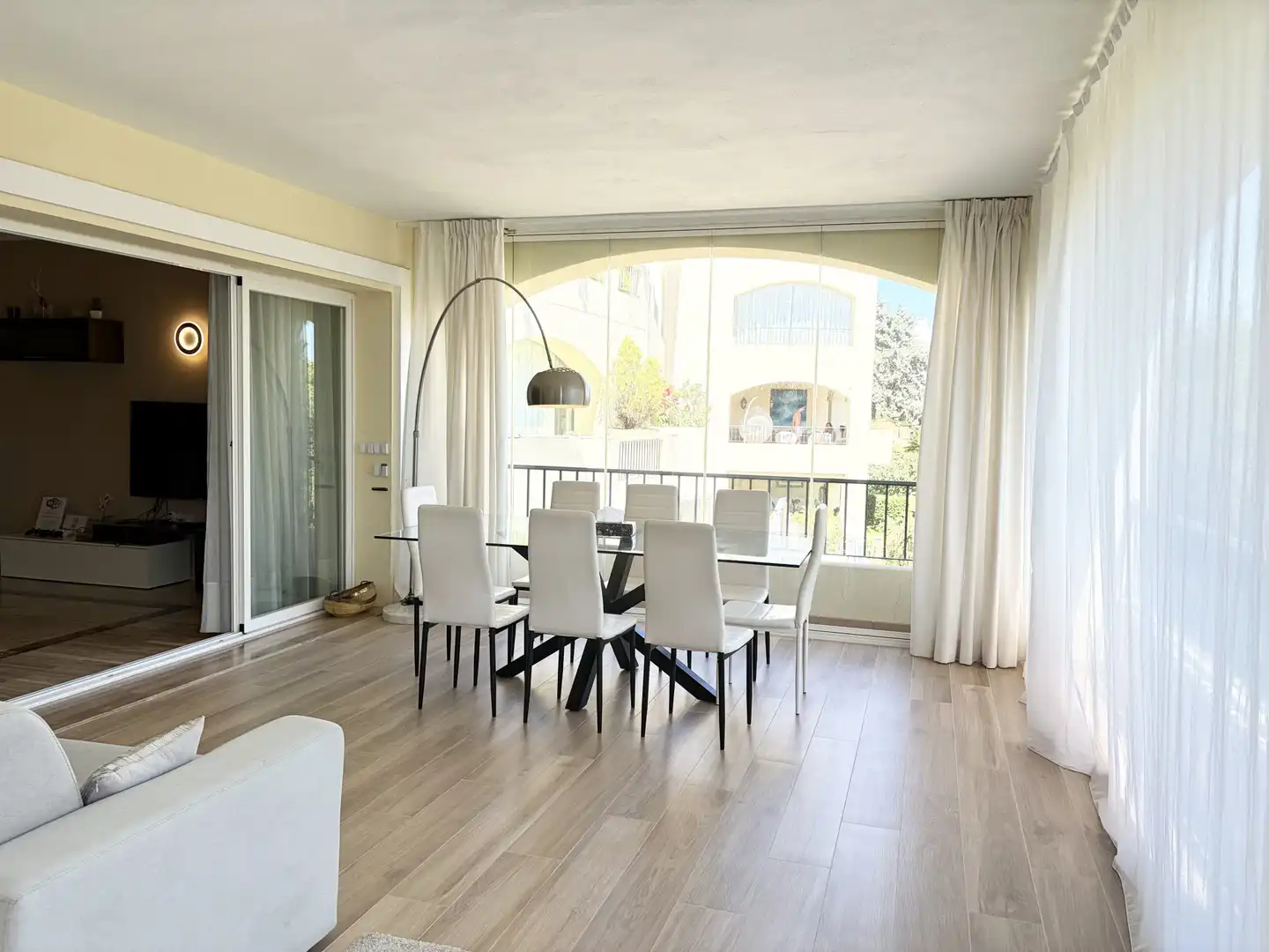 Menjador de Apartament de lloguer en Marbella amb Aire condicionat, Terrassa i Piscina