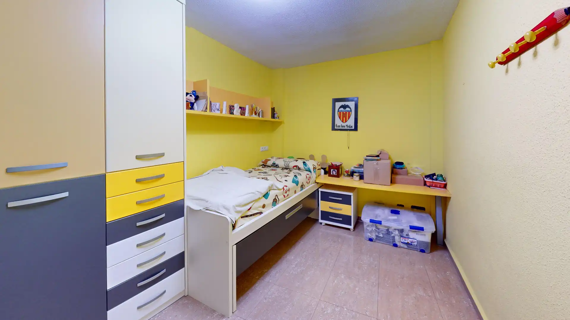 Habitación de Dúplex en venta en Benidorm con Aire acondicionado, Terraza y Amueblado