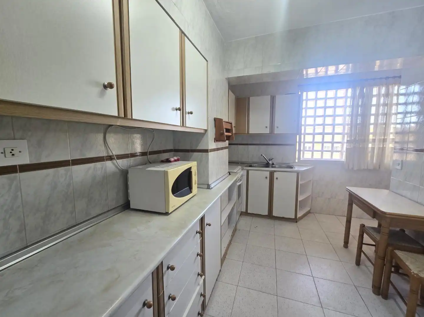 Cocina de Apartamento en venta en Torrevieja con Jardín privado, Terraza y Amueblado
