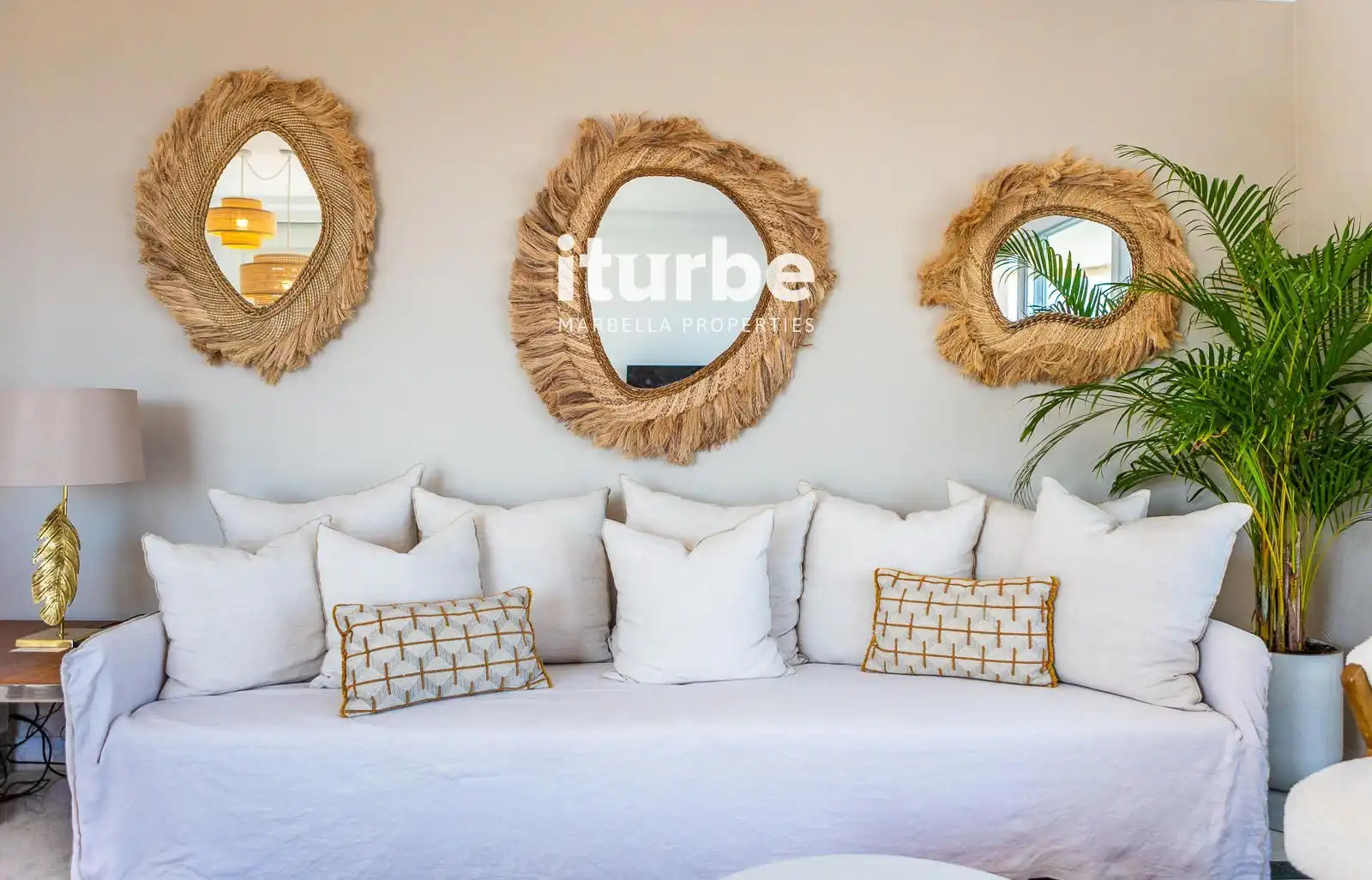 Sala de estar de Ático en venta en Marbella con Aire acondicionado, Terraza y Piscina