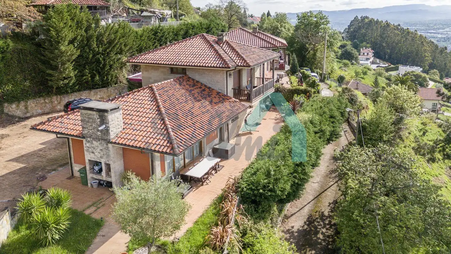 Vista exterior de Casa o chalet en venta en Oviedo  con Calefacción, Jardín privado y Parquet