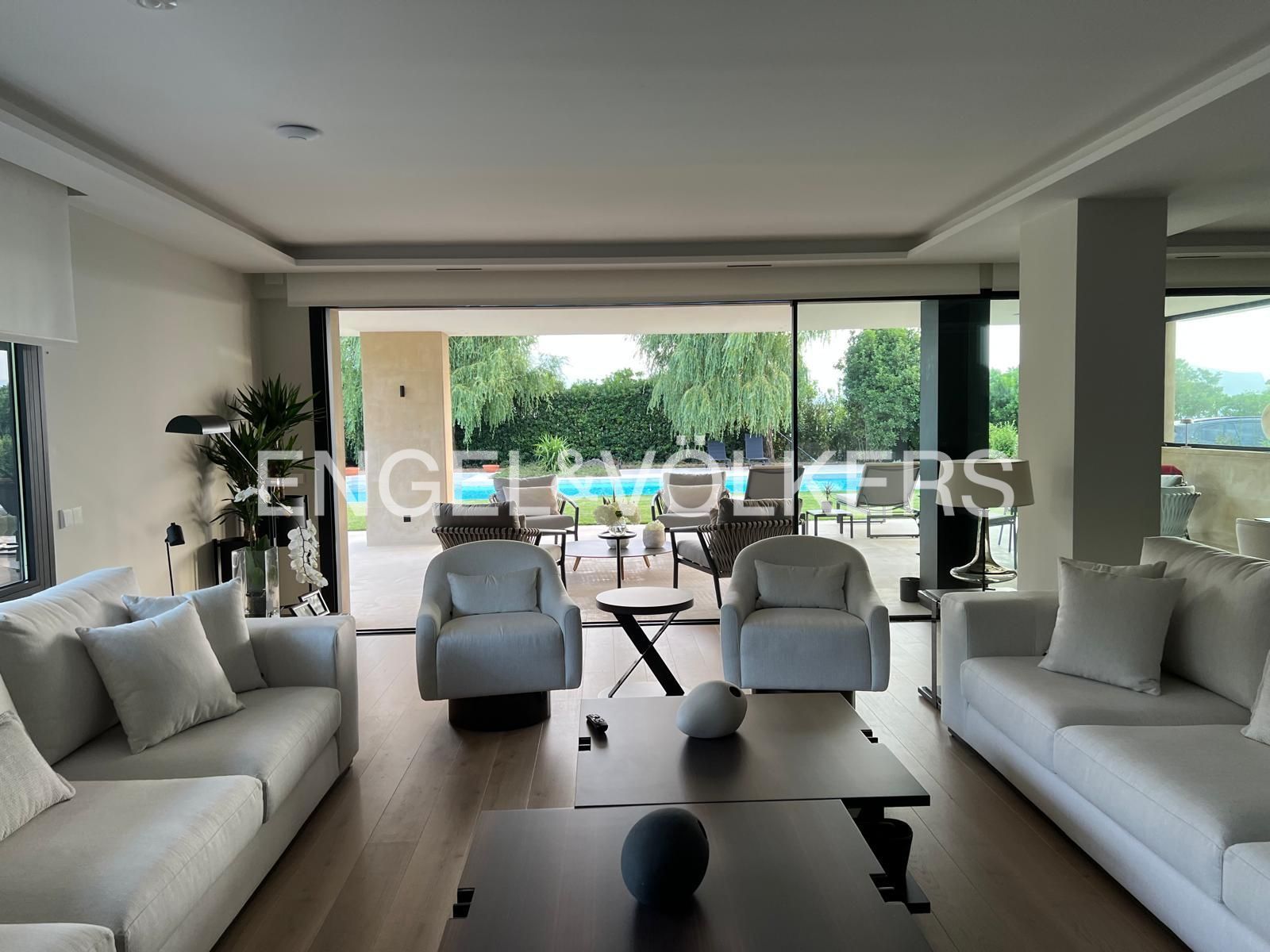 Sala d'estar de Casa o xalet en venda en Getxo  amb Calefacció, Jardí privat i Parquet