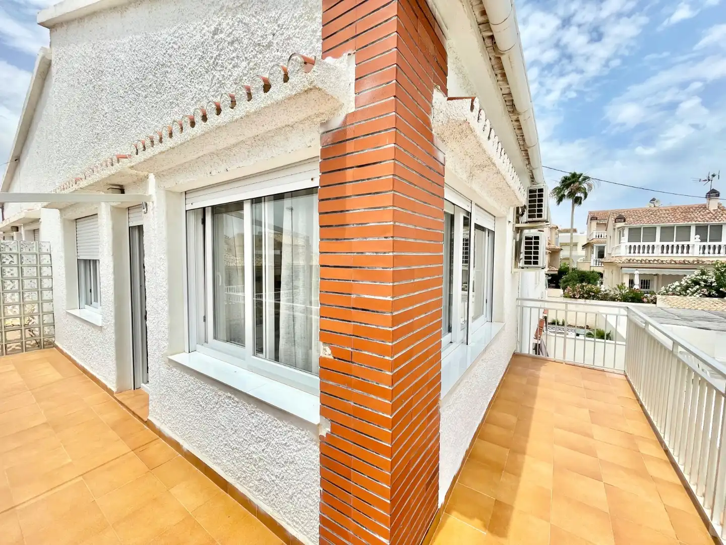 Vista exterior de Apartamento de alquiler en Torrevieja con Aire acondicionado, Calefacción y Terraza