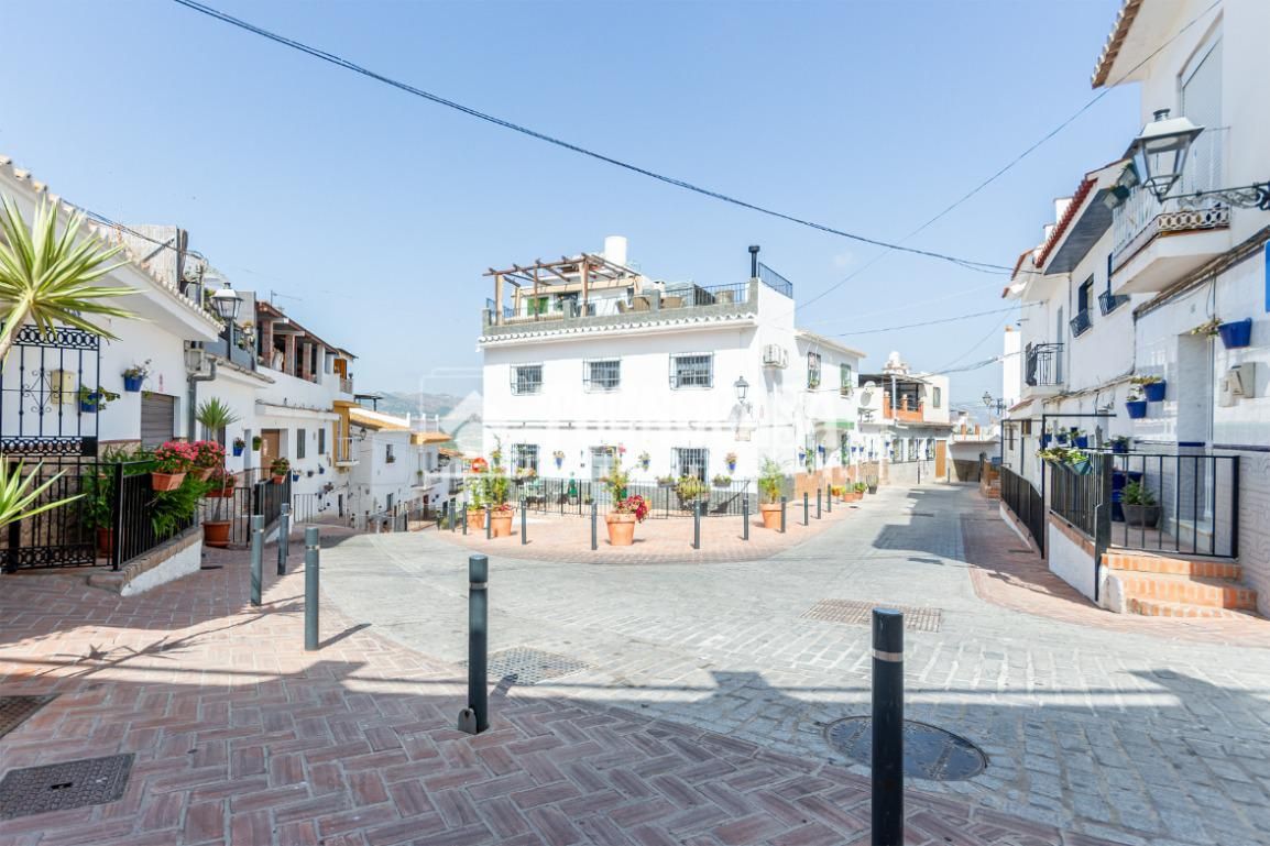 Vista exterior de Casa adosada en venda en Vélez-Málaga amb Terrassa