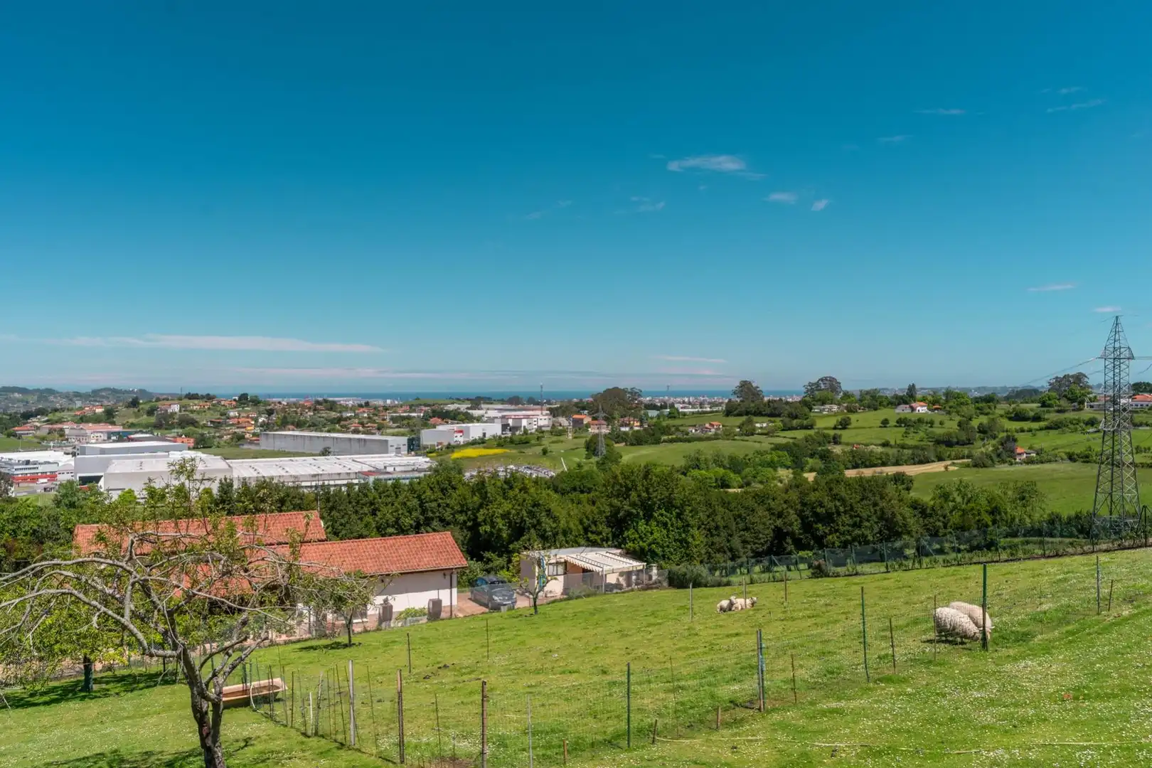 Casa o xalet en venda en Gijón  amb Calefacció, Jardí privat i Traster