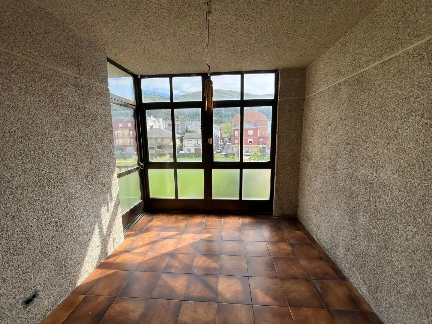 Vista exterior de Piso en venta en O Barco de Valdeorras   con Terraza, Trastero y Balcón