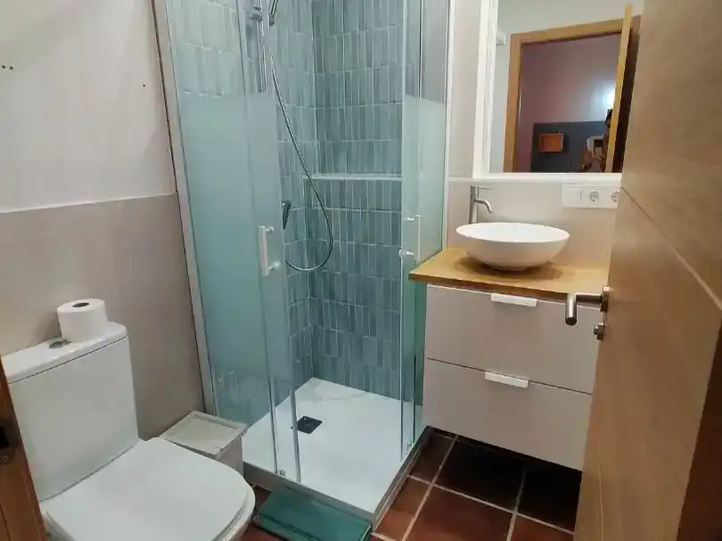 Badezimmer von Dachboden zum Verkauf in Almuñécar mit Klimaanlage, Abstellraum und Möbliert