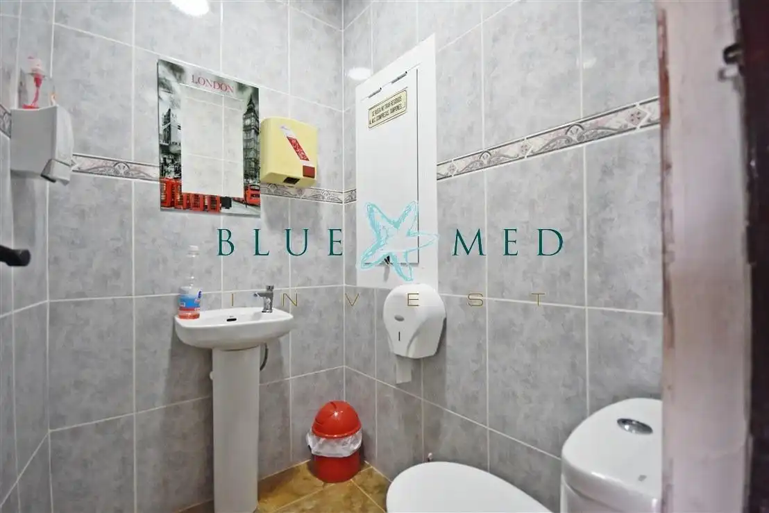 Badezimmer von Geschaftsraum zum Verkauf in Mazarrón mit Möbliert