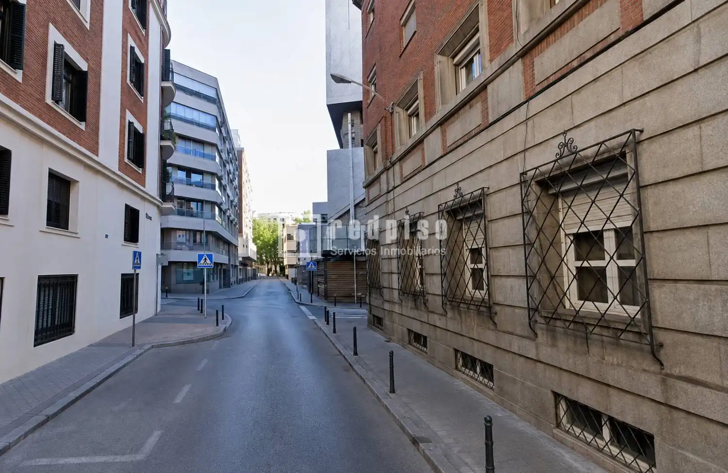 Außenansicht von Garage zum Verkauf in Madrid