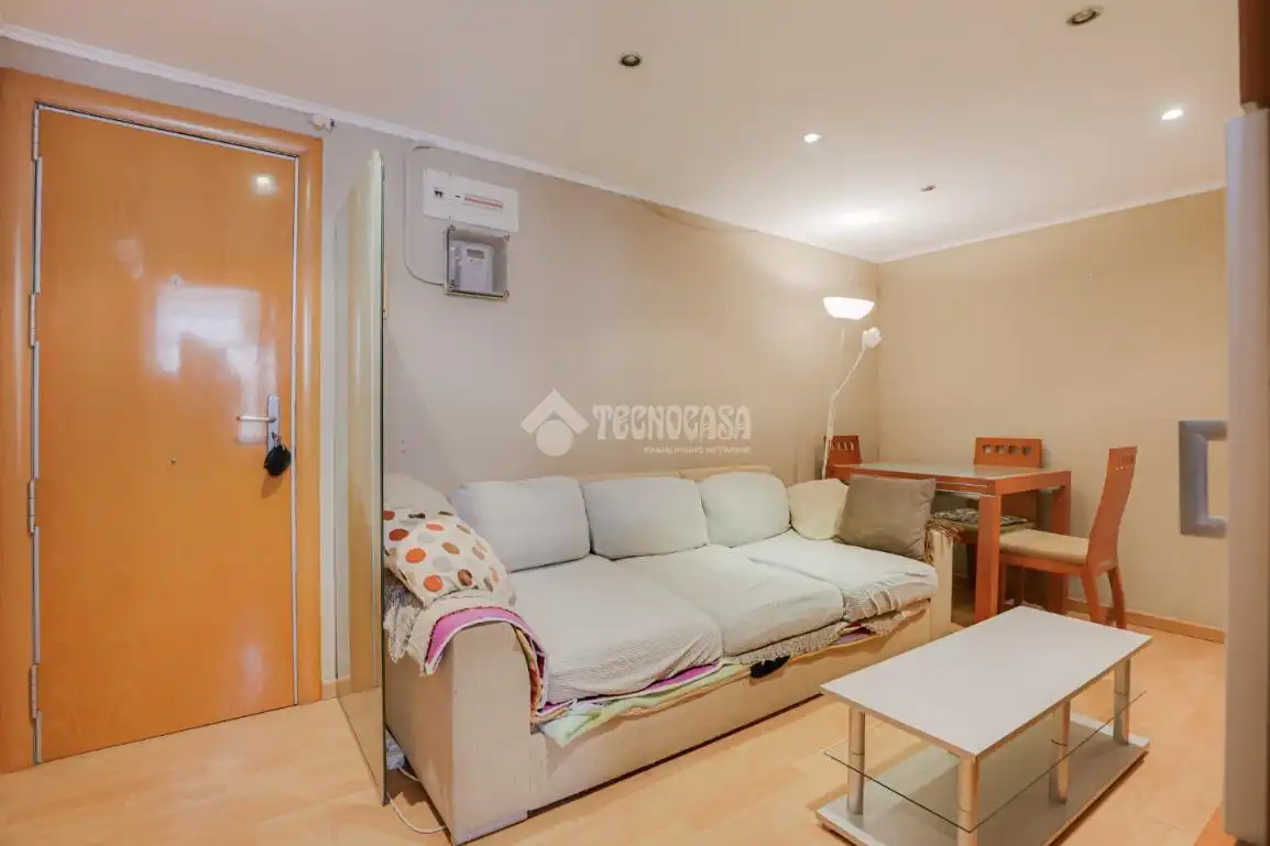 Sala d'estar de Pis en venda en Badalona amb Aire condicionat, Parquet i Moblat