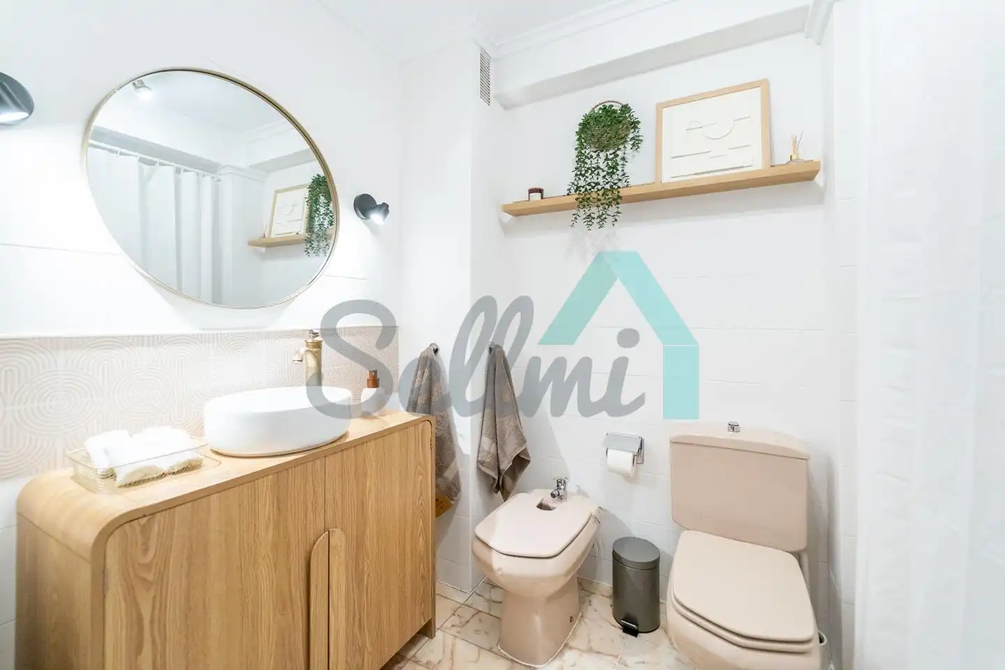 Badezimmer von Wohnung zur Miete in Oviedo  mit Heizung, Parkett und Möbliert