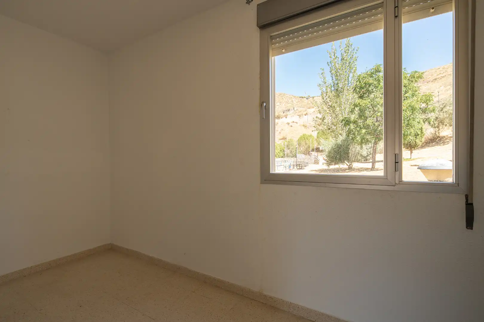Habitación de Casa adosada en venta en Granada con Calefacción, Jardín privado y Terraza
