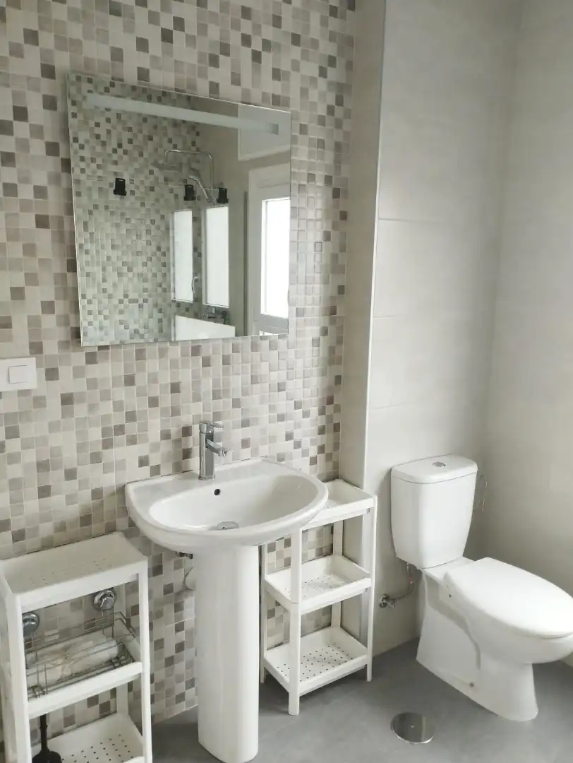 Baño de Casa o chalet de alquiler en Oleiros con Calefacción, Jardín privado y Parquet