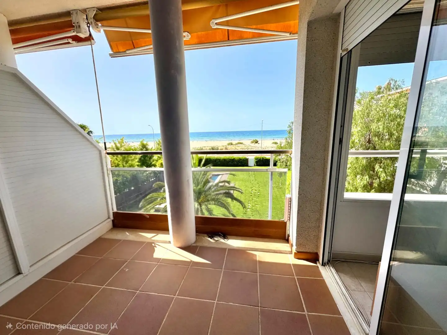 Vista exterior de Àtic en venda en Castelldefels amb Aire condicionat, Calefacció i Jardí privat