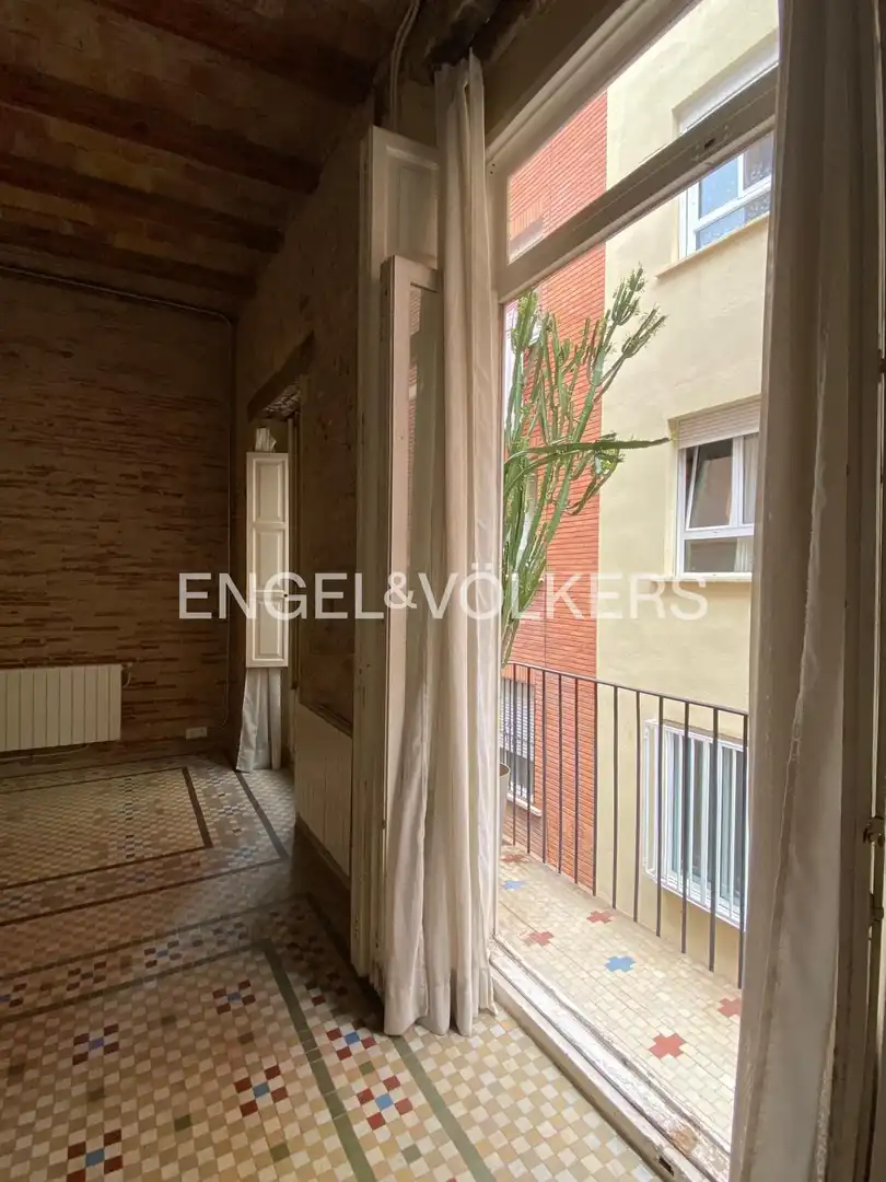 Balcony of Flat for rent in Valencia  with Air Conditioner and Heating