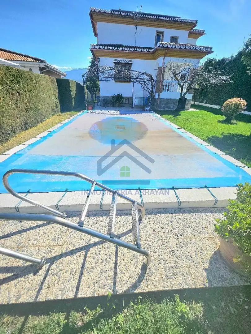 Piscina de Casa o chalet en venta en Ogíjares con Aire acondicionado, Calefacción y Jardín privado