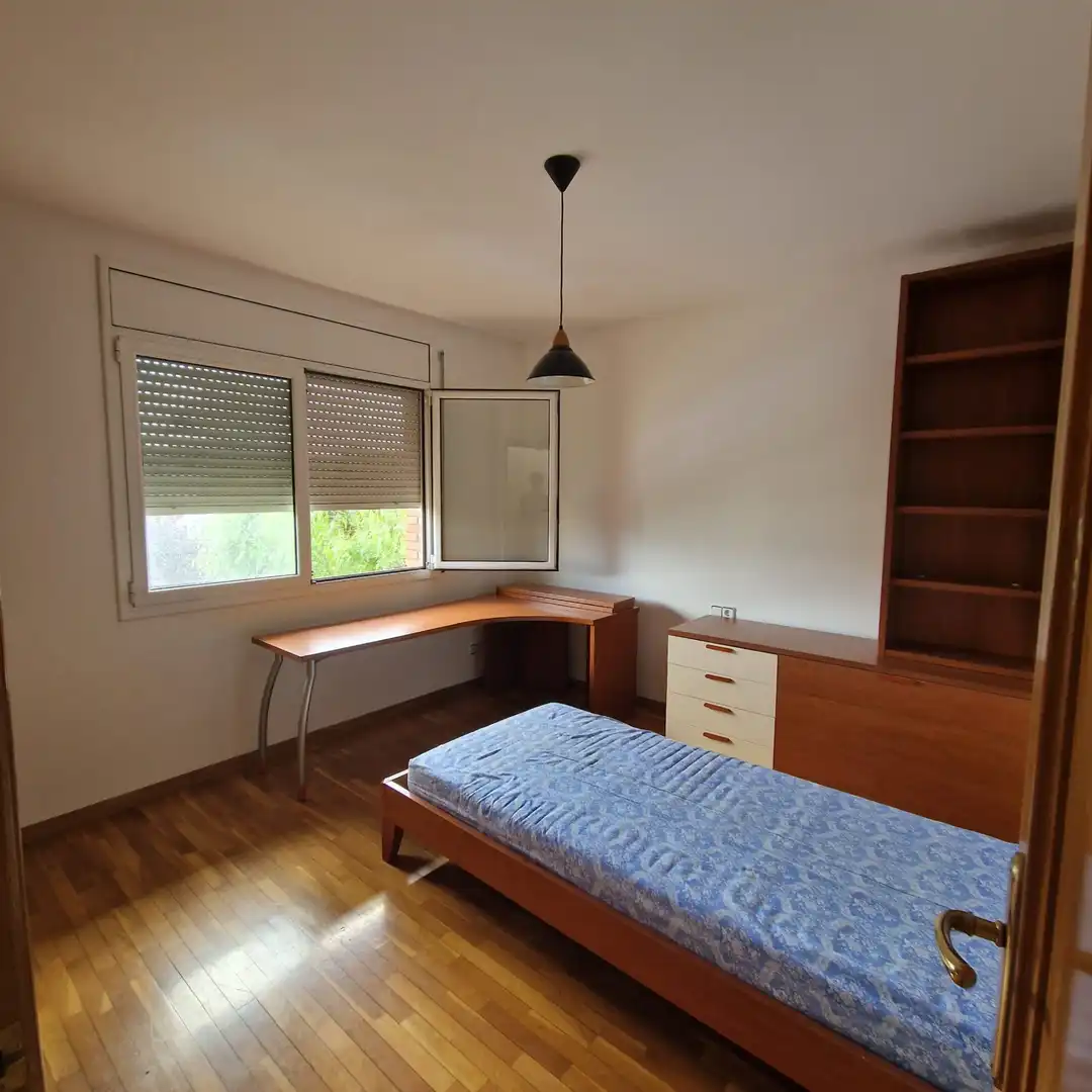 Habitación de Casa o chalet en venta en Sant Andreu de la Barca con Calefacción, Jardín privado y Parquet