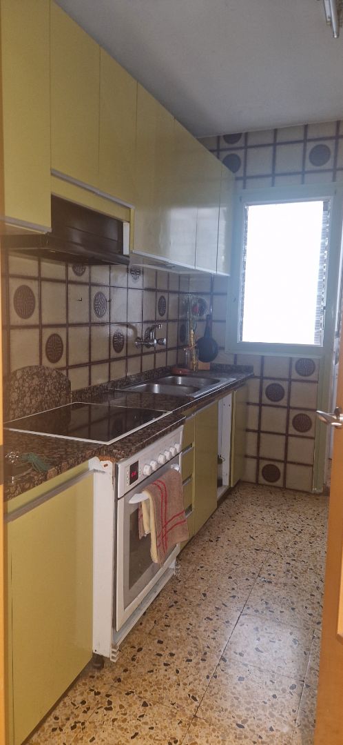 Cuina de Pis en venda en Sant Boi de Llobregat amb Aire condicionat, Calefacció i Balcó