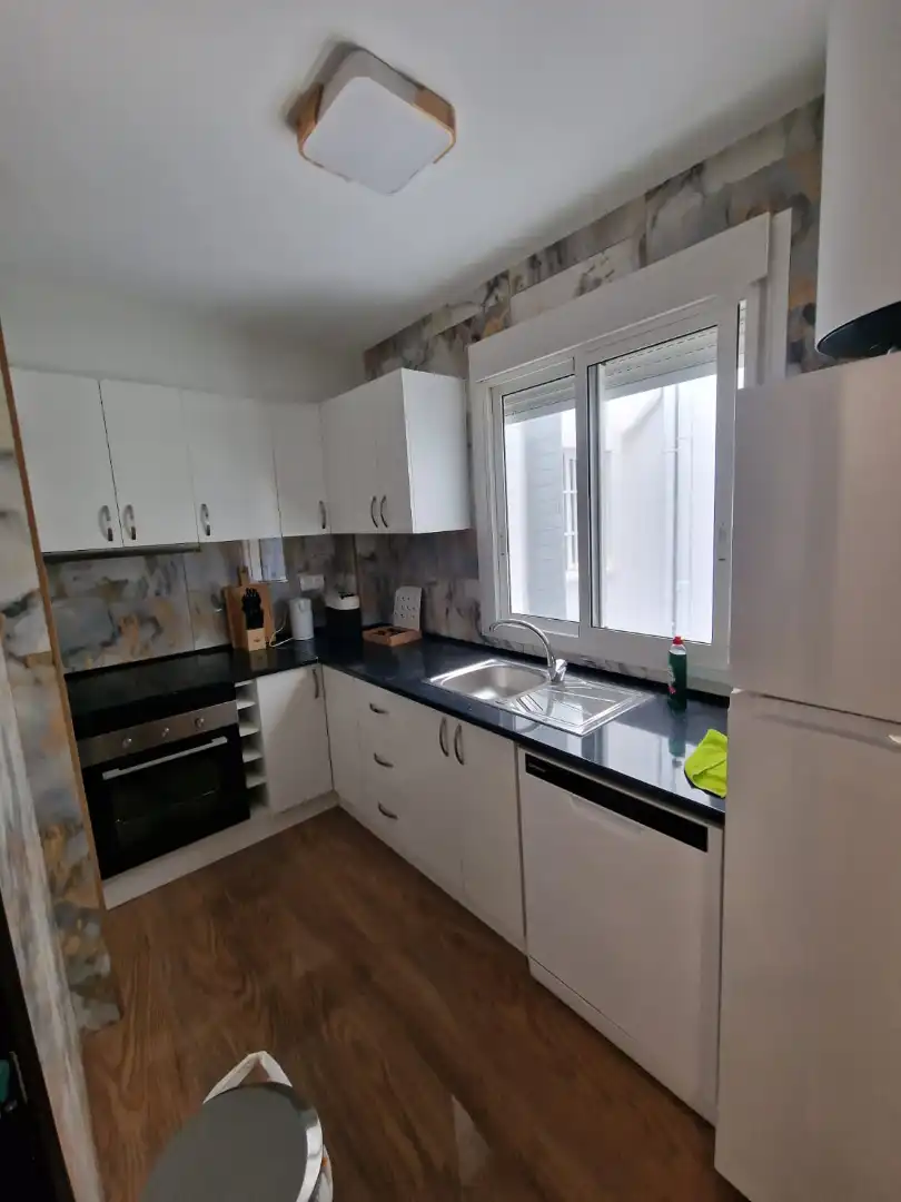 Cuina de Apartament en venda en Torrevieja amb Aire condicionat, Terrassa i Moblat