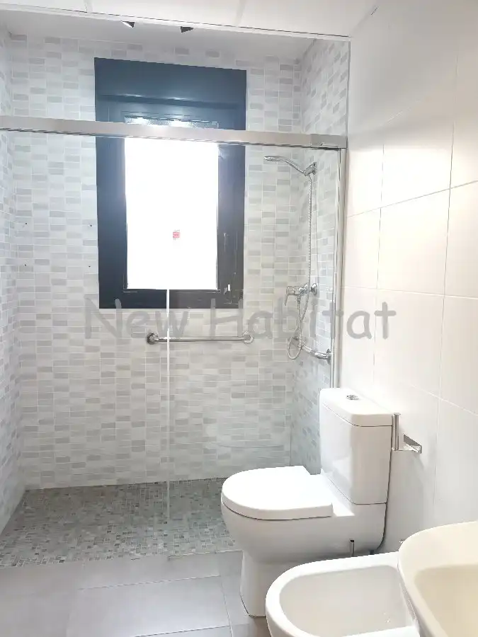 Baño de Casa adosada en venta en Castellón de la Plana / Castelló de la Plana con Aire acondicionado, Jardín privado y Terraza