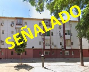 Exterior view of Flat for sale in  Sevilla Capital  with Air Conditioner