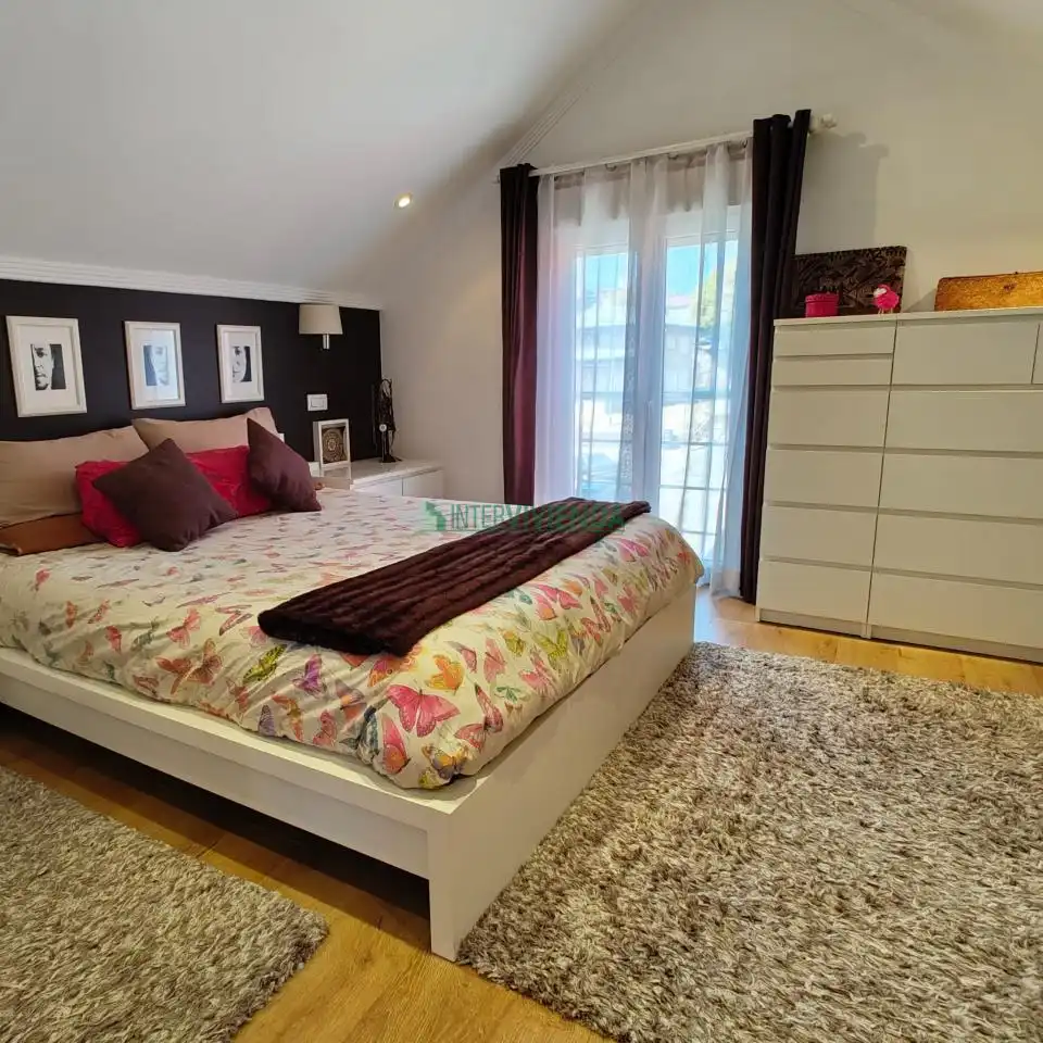 Habitación de Casa adosada en venta en Vigo  con Calefacción, Terraza y Trastero
