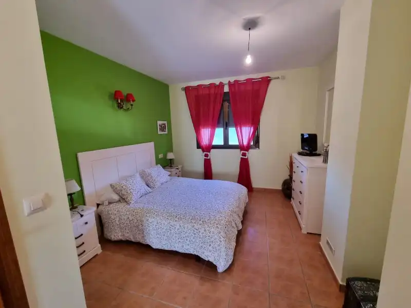 Dormitori de Casa o xalet en venda en Valdastillas amb Aire condicionat, Calefacció i Terrassa